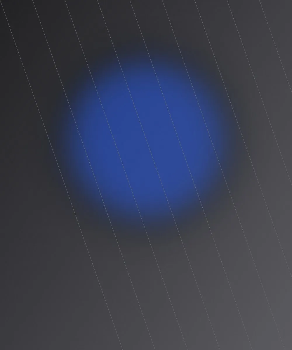 Fondo oscuro con un brillo azul al centro